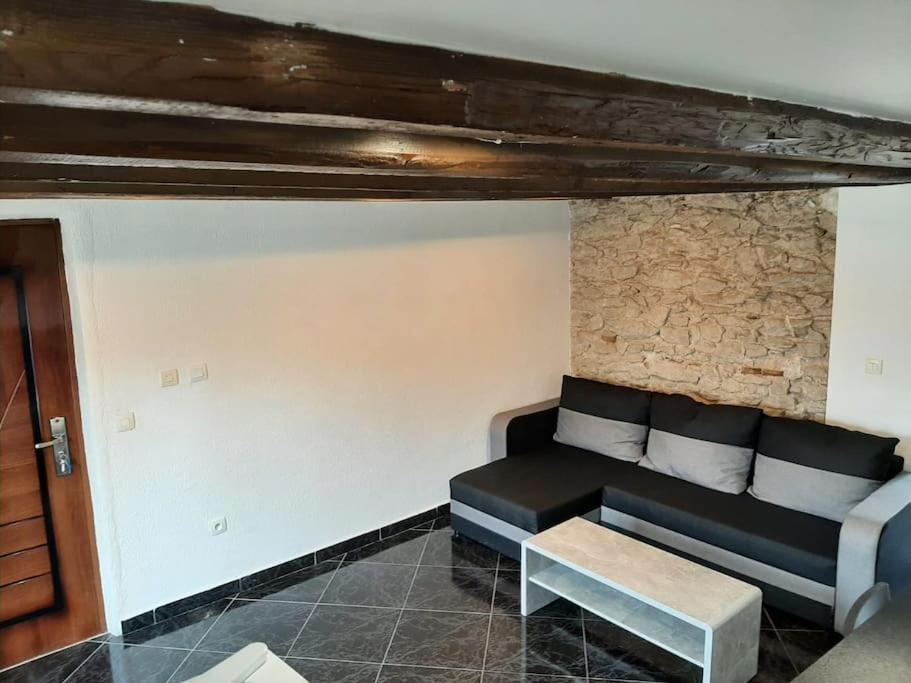 Appartement T3 Hyper-Centre Au Calme Tout Equipe Parking Prive à Castres  Extérieur photo